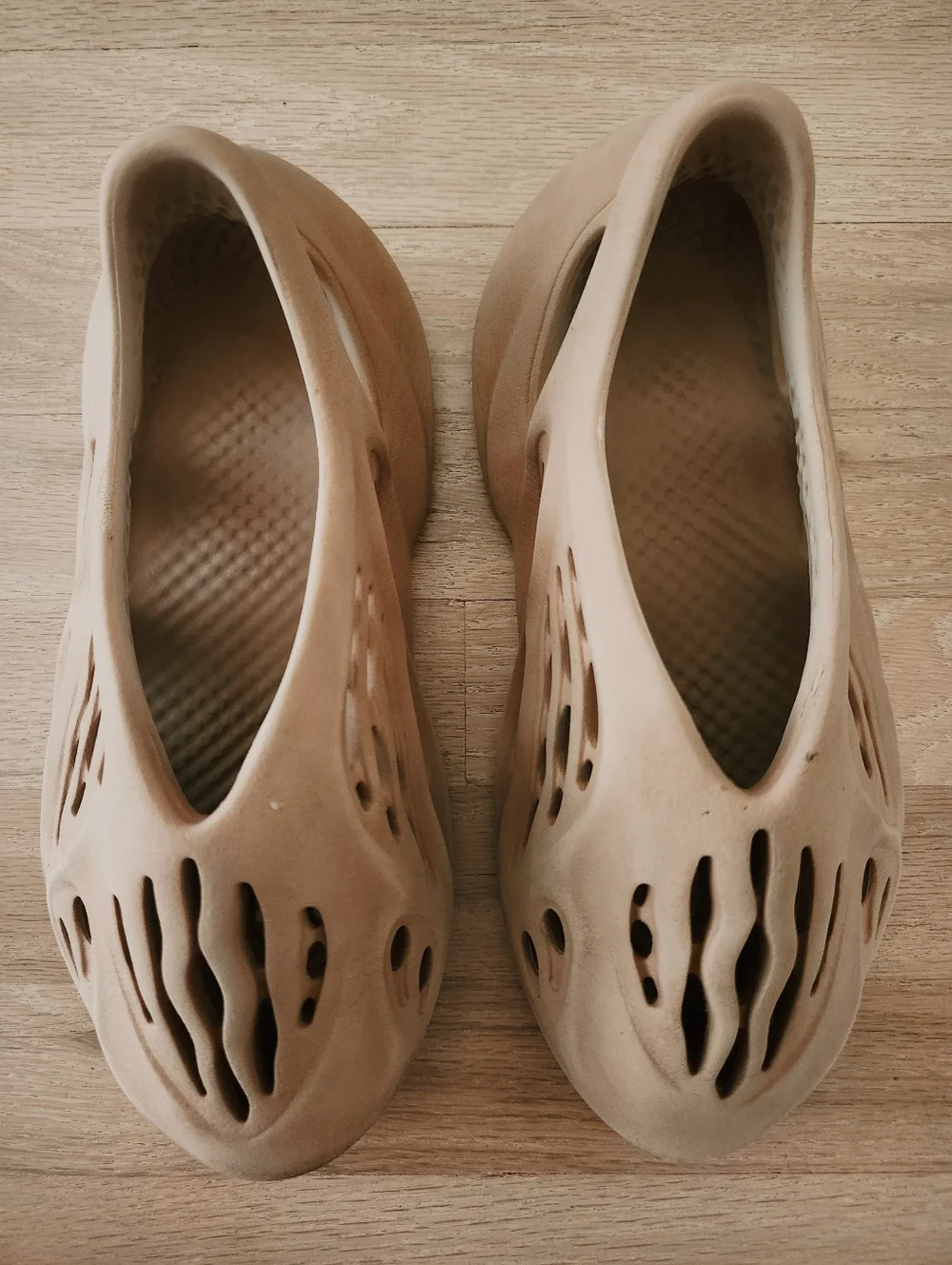 Adidas Yeezy Foam RNNR MX Sand Ararat Style Slip On Clogs Size 5 US Taupe Ochre